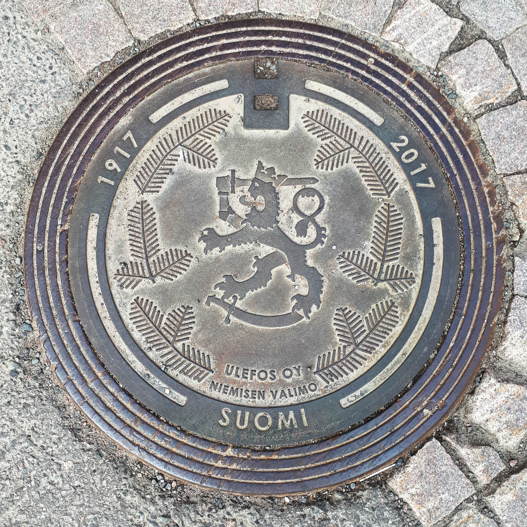 Plaque vue à Turku célébrant les 100ans de la Finlande